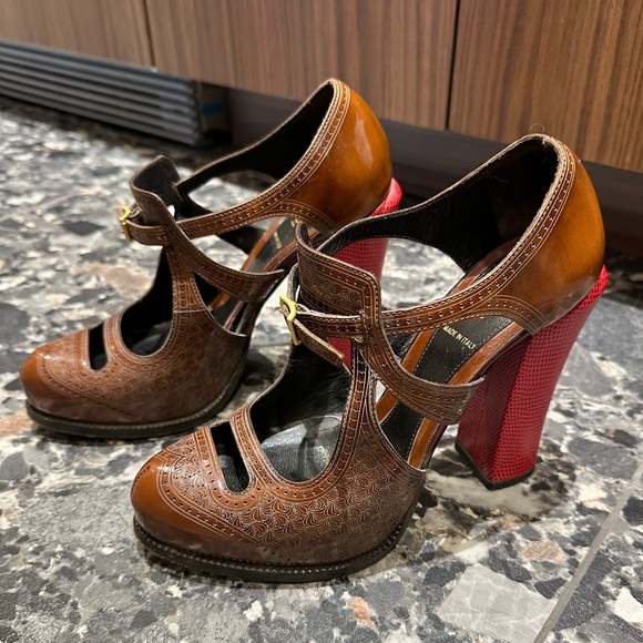 Fendi 4”heels, size 38. Made in Italy - Picture 1 of 6